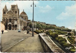 CPM Angouleme Le Cathedrale (15943)