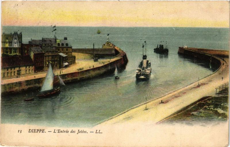 CPA DIEPPE-L'Entrée des Jetées (347393)