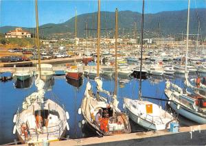 BT4189 Cavalaire sur mer le nouveau port ship bateaux France