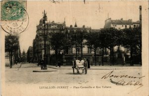 CPA LEVALLOIS PERRET Place Cormeille et Rue Voltaire (413223)