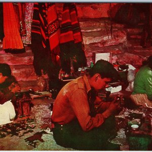 c1950s NM Pueblo Indian Silversmiths Turquoise Jewelry Craft Hogan Postcard A29