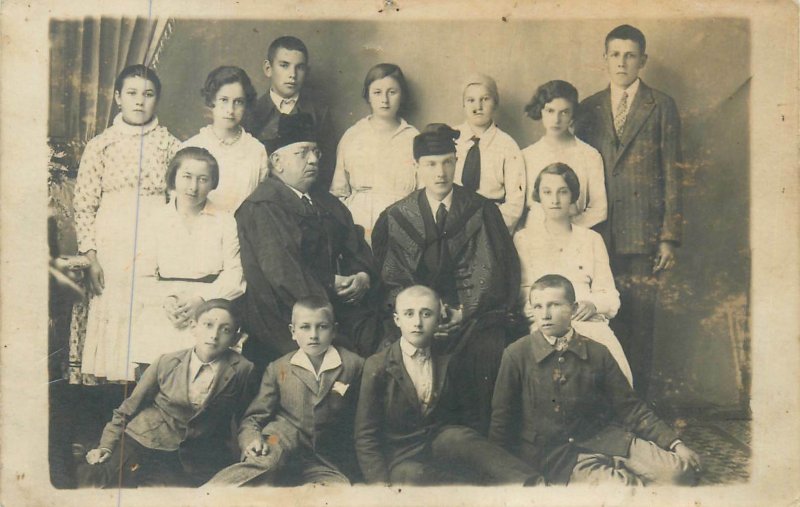 Postcard Roth photo Gherla Romania children and teachers group photo