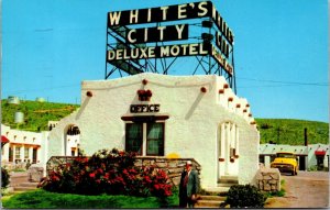 Postcard Charlie White's City Deluxe Motel in Carlsbad, New Mexico~137246