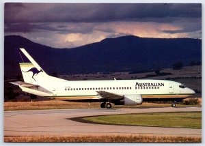 Aviation Postcard Australian Airlines Boeing 737-376 VH-TAV at Launceston EX8