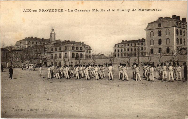 CPA AIX-en-PROVENCE La Caserne Miollis et le Champ de Manoeuvres (339932)