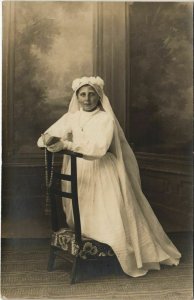 CPA carte photo CHAULNES jeune fille (19100)