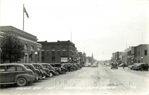 c1940 RPPC; Dakota Ave Street Scene, Wahpeton ND LL Cook C-2 Richland County