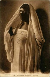 CPA AK Femme arabe en Costume d'extérieur ALGERIE (749647)