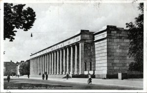 postcard Germany Munich - Haus der Deutschen Kunst