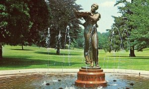 Postcard  Statue of Columbus in Wilcox Park, Westerly, RI.         R3