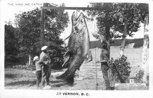 1940s BC Canada Vernon Fishing exaggeration people Postcard 25-7564