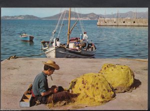 Greece Postcard - Fishing - Mending The Nets   MB2457
