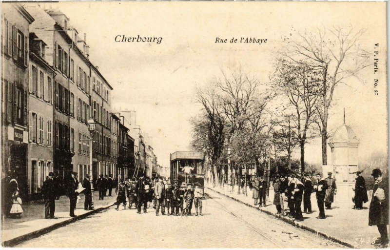 CPA AK CHERBOURG Rue de l'Abbaye TRAM VAPEUR (977367)