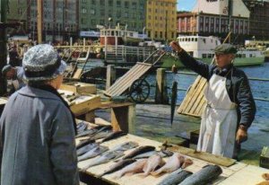 POSTAL PV11994: Bergen. At the Fish Market 