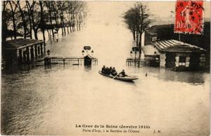 CPA PARIS Porte d'Ivry a la Barriere de l'Octroi INONDATIONS 1910 (606012)