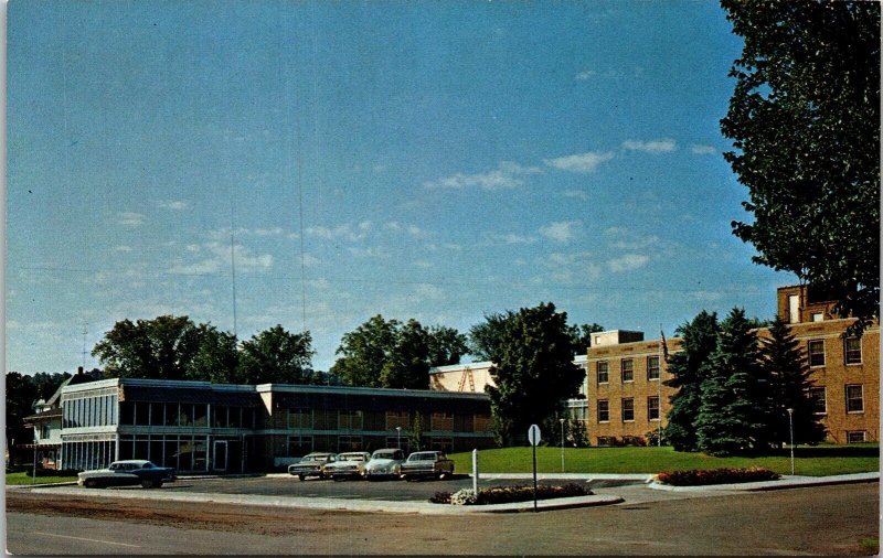 Lake City Munbiucipal Hospital Shore Lake Pepin City Minnesota Mn Car Postcard 