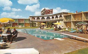 HOLIDAY INN Fort Worth, Texas Swimming Pool Roadside c1960s Vintage Postcard