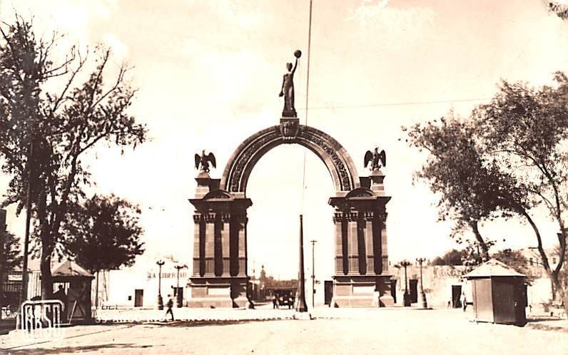 Arco Independencia Monterrey Mexico Tarjeta Postal Real Photo, Unused 