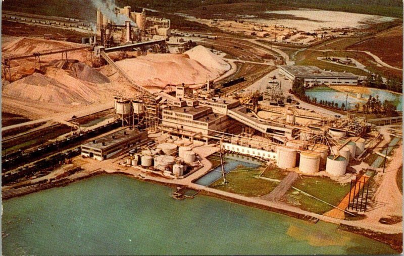 Postcard Phosphate Mining in Central Florida Lakeland Chrome Unposted 1551