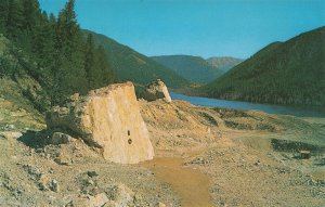 Quake Monument Earthquake 1959 Madison River Canyon Montana Postcard 2R3-423