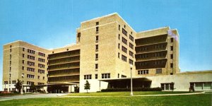 1950s COLUMBIA MISSOURI UNIVERSITY OF MISSOURI MEDICAL CENTER POSTCARD P102