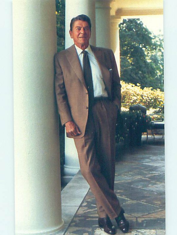 1980's PRESIDENT RONALD REAGAN AT OVAL OFFICE Washington DC AF1897-19