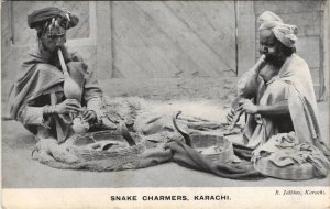 PC PAKISTAN, KARACHI, SNAKE CHARMERS, Vintage Postcard (b43254)