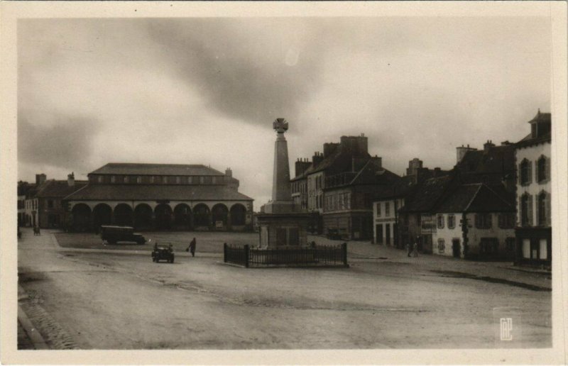 CPA LANDIVISIAU - Place de l'Église - Le Monument aux Morts (143924)