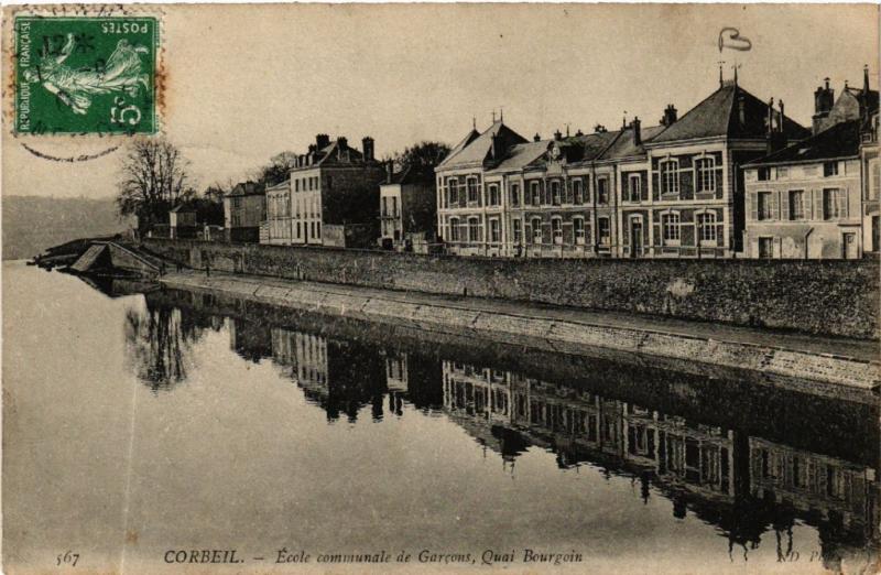 CPA  Corbeil - Ecole Communale de Garcons - Quai Bourgoin  (488726)