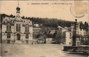 CPA CHATEAU-THIERRY La Place de l'hotel (157461)