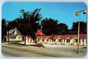 Jacksonville Illinois Postcard Smith's Motor Court Shell Service Station c1960