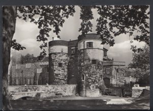 London Postcard - The Tower of London - Byward Tower From The West     RR4276