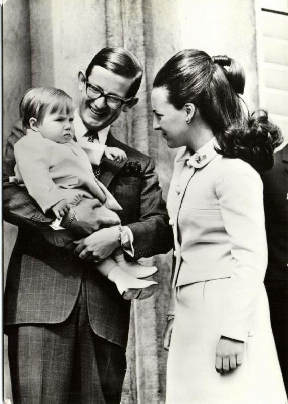 Dutch Princess Margriet and Pieter van Vollenhoven with Prince Maurits (1969) 2