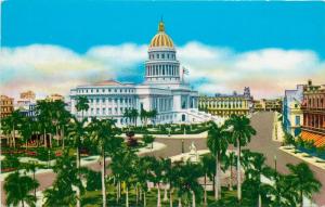 Semi-modern postcard Republica de Cuba Havana Fraternity Square and Capitol