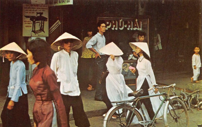 áo dài, Bicycle SOUTH VIETNAM Vietnamese Street Scene c1960s Vintage Postcard