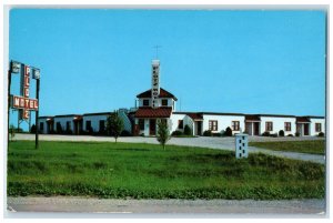 c1950's Plotz Motel 64 West of Cedar Rapids Iowa IA Vintage Unposted Postcard