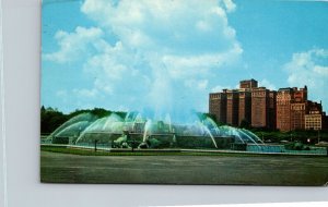 Illinois Chicago The Conrad Hilton Hotel and Buckingham Fountain 1960