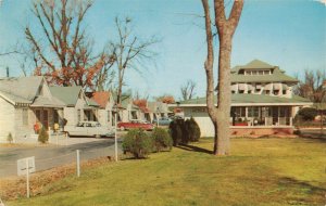 Circa 1950's Old Cars at Leahy's Motel, Memphis, Tenn. Postcard 2T5-95