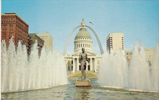 Old Courthouse And Gateway Arch Jefferson National Expansion Memorial Saint L...