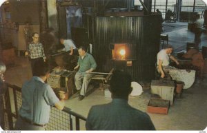 Making of Steuben glass , Corning Glass Center , CORNING , New York , 50-60s