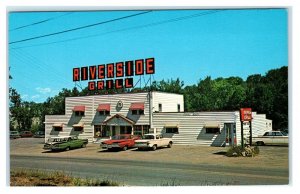 LEBANON, NH New Hampshire ~ Roadside RIVERSIDE GRILL  c1950s CARS Postcard