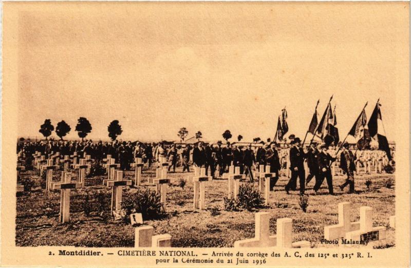 CPA MONTDIDIER Cimetiere National Arrivée du correge des A.C. des... (295032)