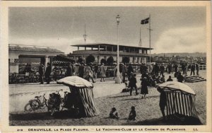 CPA DEAUVILLE Le Yachting-Club et le Chemin de Planches (1225582)