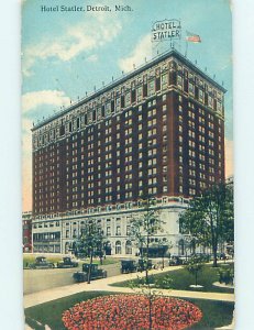 Divided-back HOTEL SCENE Detroit Michigan MI AE2142