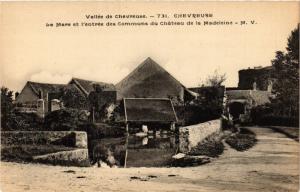 CPA Vallée de CHEVREUSE CHEVREUSE La Mare et l'entrée des communs.. (359077)