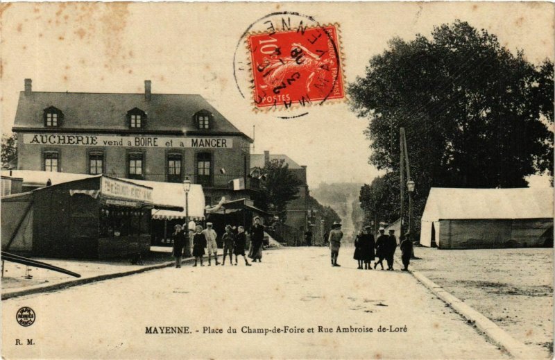 CPA MAYENNE Place du Champ-de-Foire et Rue Ambroise de Loré (864735)