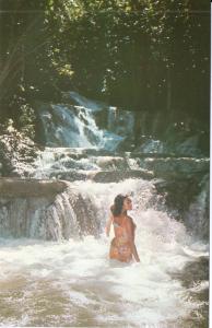 JAMAICA    PC1285   REFRESHING DIP IN DUNN'S RIVER, JAMAICA