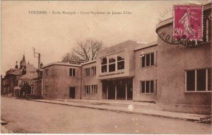 CPA VOUZIERS - École Mazaryck (134860)