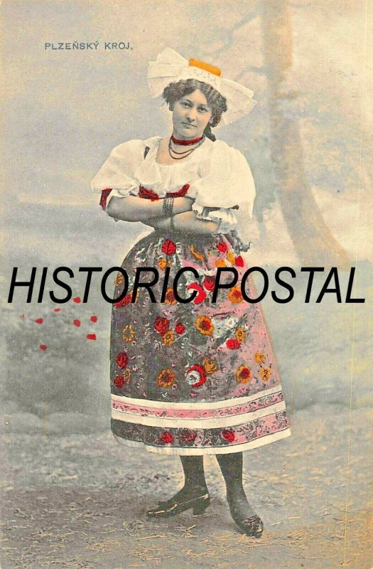 CZECH REPUBLIC~PLZENSKY KROJ~NATIONAL COSTUME~1910s PHOTO POSTCARD