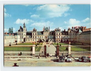 Postcard Façade du Château et Cour des Adieux, Fontainebleau, France